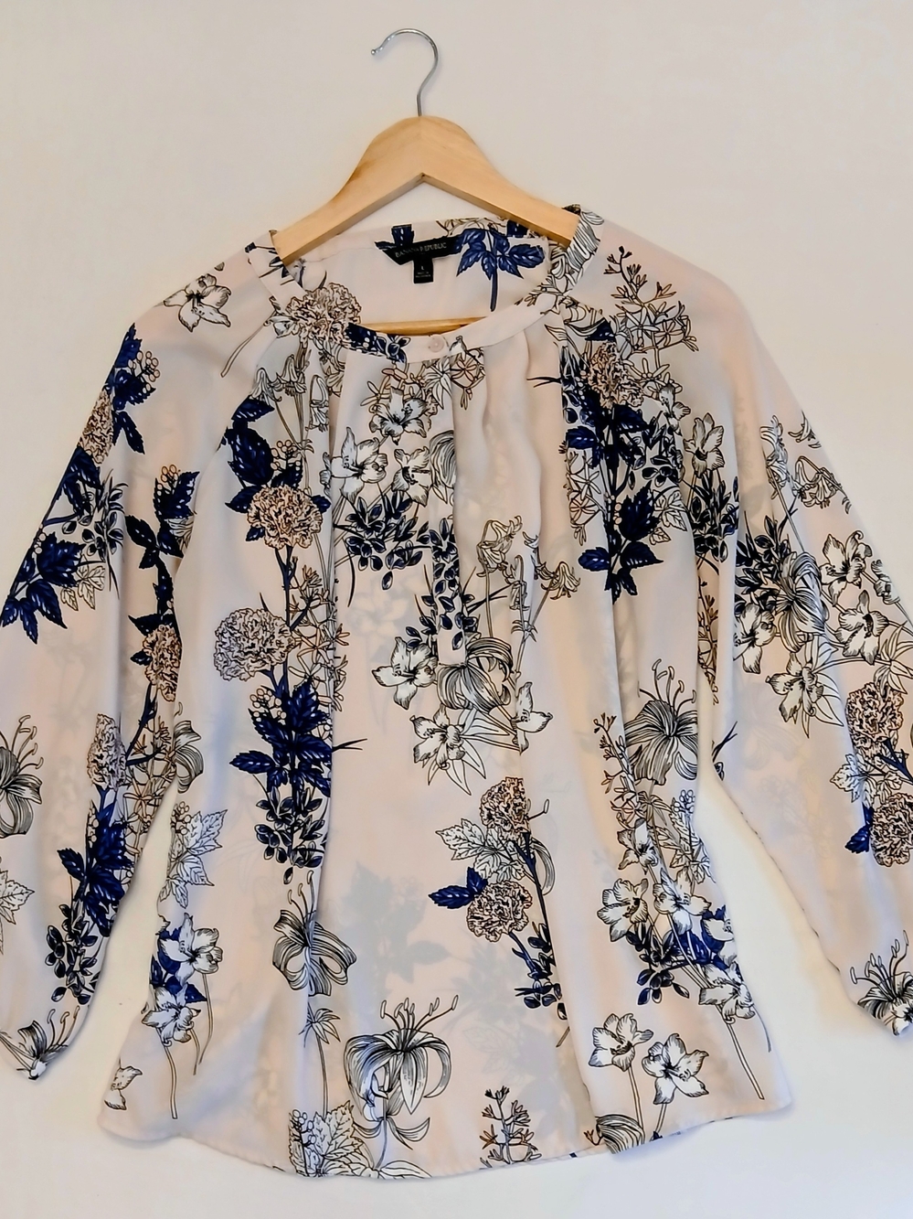 Banana Republic Floral Blouse Gathered Neck Long Sleeve Cream/Pink Blue NWOT L